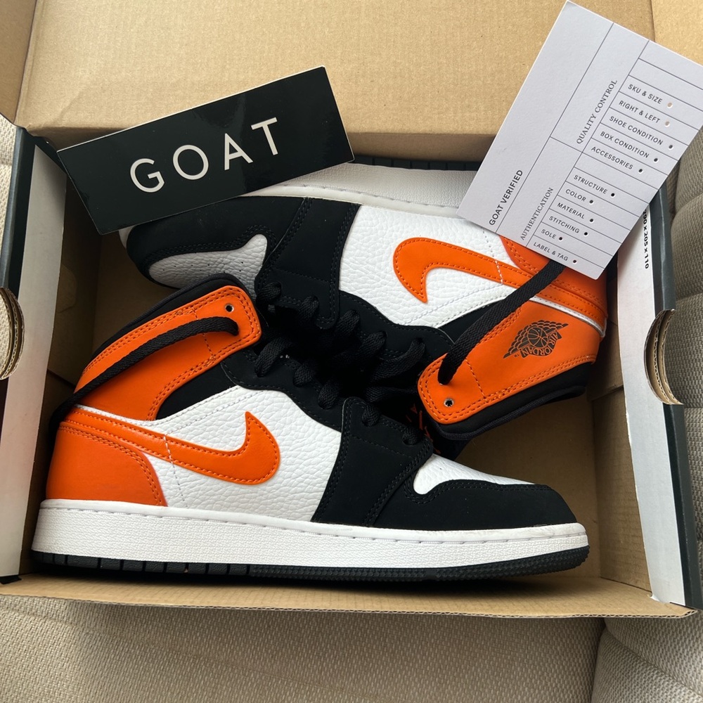 Air Jordan 1 Mid 'Shattered Backboard'